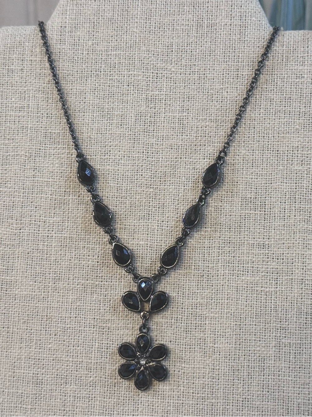 Vintage Liz Claiborne Necklace Black Stone Chain Flower Adjustable Signed